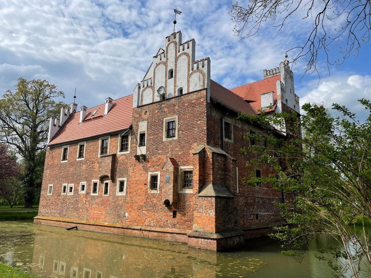 Zamek Na Wodzie W Wojnowicach Bed & Breakfast Wojnowice  Exterior photo