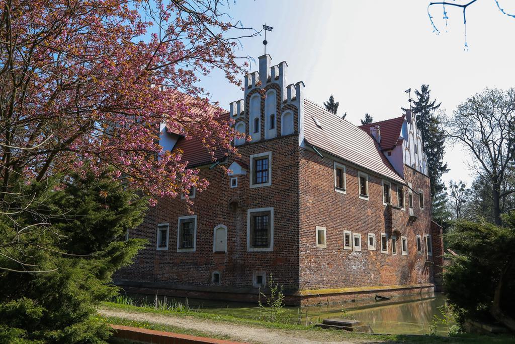 Zamek Na Wodzie W Wojnowicach Bed & Breakfast Wojnowice  Exterior photo
